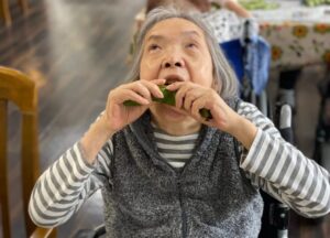 アラスカ豆を職員の方が持って来てくれました(〃艸〃)ﾑﾌｯ