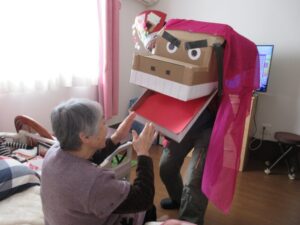 獅子舞がやってきました!!