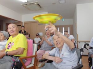 皿回し&玉すだれショー開幕!!