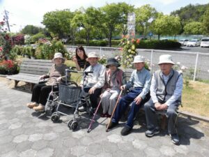 ~蜂が峰バラ園~