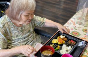 今日の夕食はお弁当風にしました(〃艸〃)ムフッ