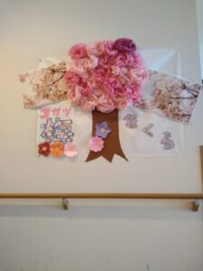 ♪ 梅は咲いた~か、桜はまだかいな ♪