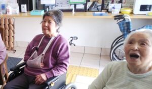 もうすぐエントランスの壁画が完成です(〃艸〃)ムフッ