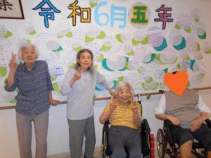 ~2階の壁紙完成✨~