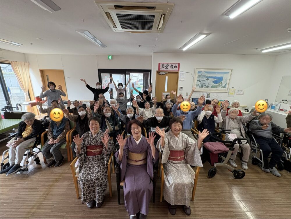 プロの三味線の演奏で民謡を合唱しました(*^-^*)