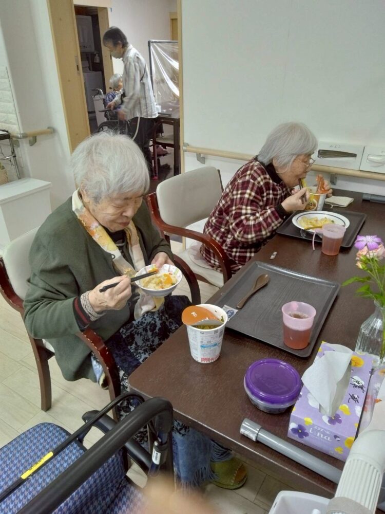 手作りチャーハンとカップ麺🍜🍥